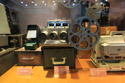 光影的傳承 老式幻燈機(jī)與幻燈投影設(shè)備市場(chǎng)解析